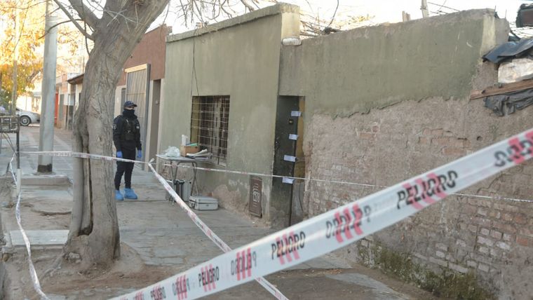 La casa de Adolfo Calle al 2900, en Guaymallén, donde fue hallado descuartizado y quemado el cuerpo de César Rodas. 