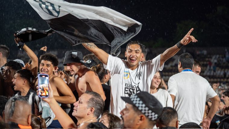 Gimnasia celebró el ascenso en el estadio Ciudad de Vicente López.&nbsp;