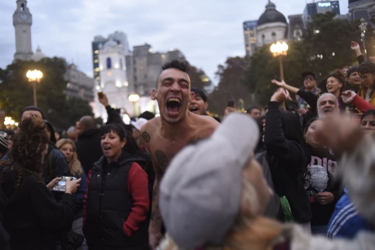 Así arrancó la misa ricotera en Plaza de Mayo. Así arrancó la misa ricotera en Plaza de Mayo.