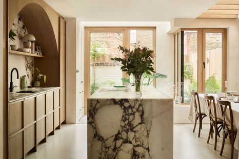 Es común en el día a día dejar los cargadores de celulares enchufados. Créditos:&nbsp;Future / Mary Wadsworth