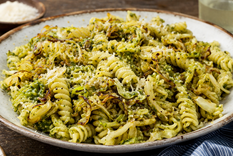 La pasta con pesto y repollo, una fusión extraña pero que funciona. (Imagen generada con IA).