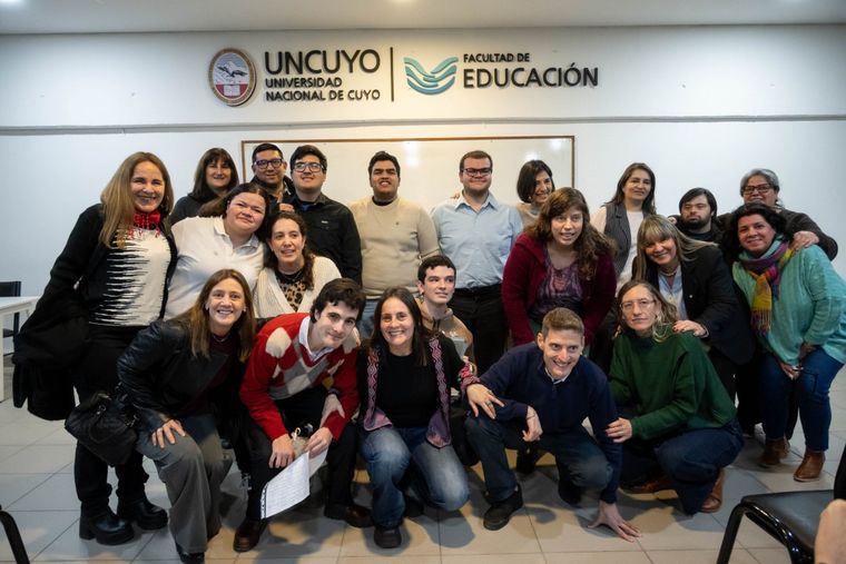 La primera promoción del programa universitario cerró su formación con un acto de graduación y el reconocimiento de docentes, familias y empleadores.