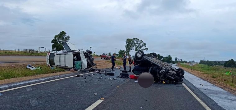 Un hombre y una mujer oriundos de Argentina perdieron la vida en un impactante accidente en Uruguay. Foto: El Pais