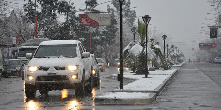 Desde que amaneció en San Rafael, la nieve empezó a precipitar sobre el Departamento. Foto: Agustín Mauricio/Mediamza.com