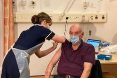 reino unido comenzo a colocar la vacuna de oxford pero evalua nuevas restricciones reino unido comenzo a colocar la vacuna de oxford pero evalua nuevas restricciones