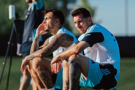Lionel Messi va a al banco y Paredes no está ni entre los suplentes. Lionel Messi va a al banco y Paredes no está ni entre los suplentes.