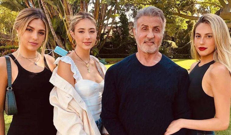 Sylvester Stallone tuvo tres hijas con Jennifer Flavin: Sophia, Sistine y Scarlet.