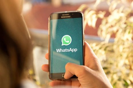 WhatsApp empezará a pedir la fecha de nacimiento a sus usuarios (Shutterstock).