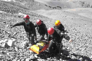 MDZol | De Mendoza, participaron en el rescate el subcomisario Antonio Ibaceta, los principales Ariel Astudillo, Alejandro Alonso, Alfredo Alcano y los ayudantes David Leiva y Gonzalo Fuertes. Foto: Gentileza Ministerio de Seguridad