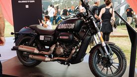 QJMOTOR potencia su gama Adventure en el Travel Fest