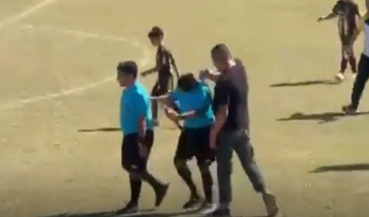 El momento de la agresión por la que condenaron a Martos.&nbsp;