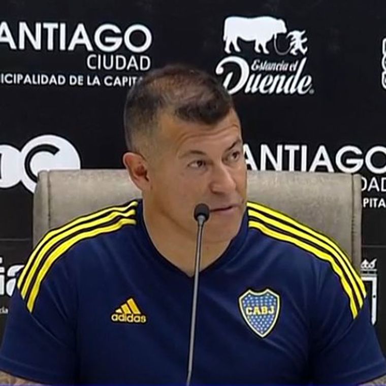 Almirón se vio sorprendido ante una fuerte pregunta sobre internas en Boca