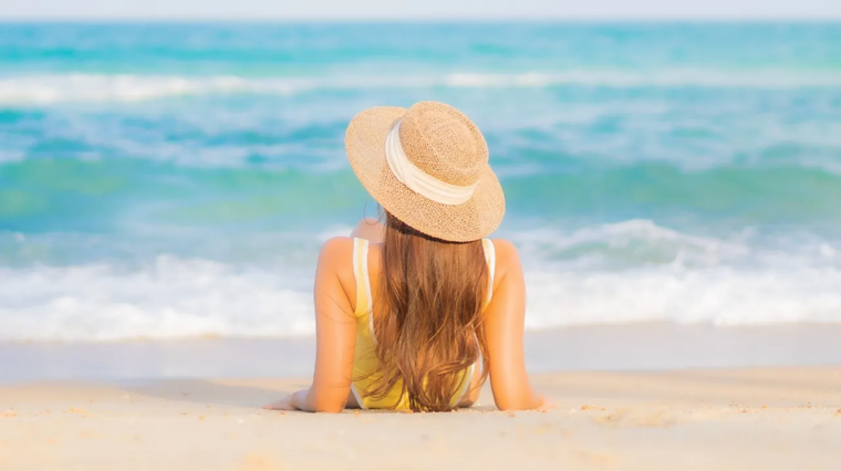 Científicos advierten por los efectos que tiene el bloqueador solar en los ecosistemas acuáticos. Foto: Viviendoencasa.com