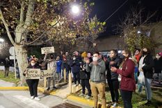 vecinos protestaron por la domiciliaria para una familia de abusadores
