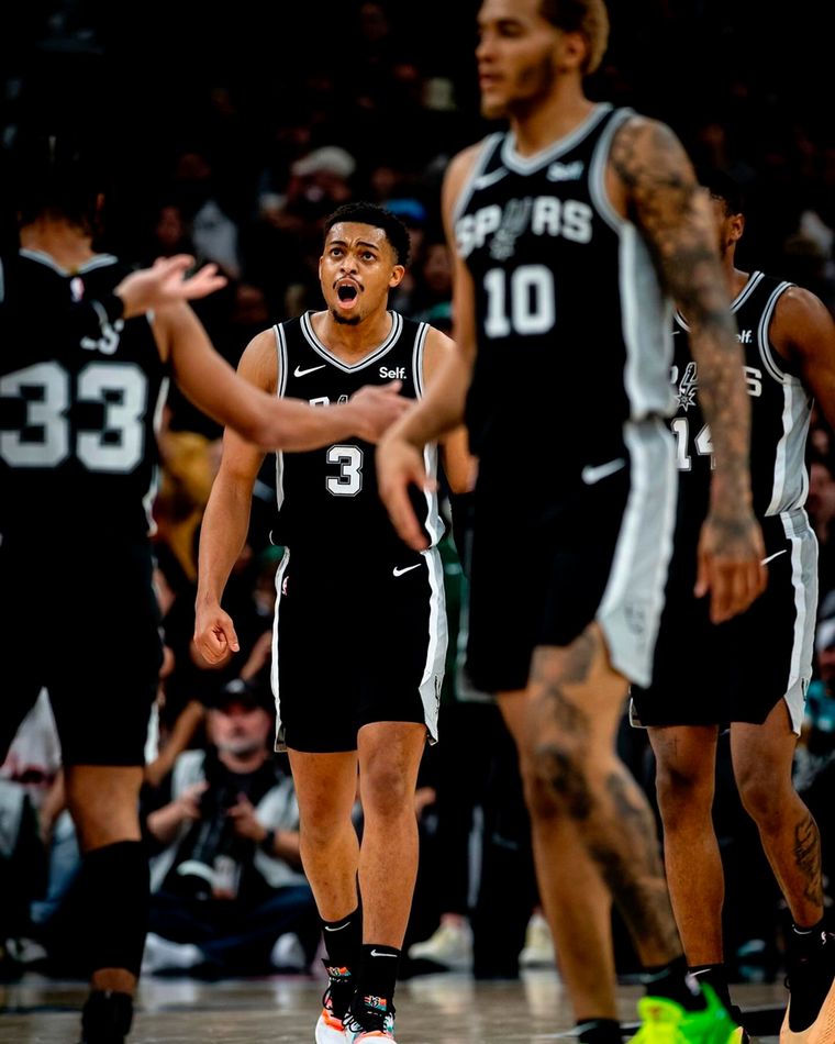 San Antonio Spurs afronta una mala temporada en la NBA, que lo tiene último en la conferencia Oeste. Foto: @Spurs
