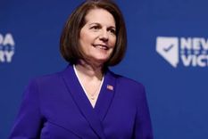 La demócrata Catherine Cortez Masto mantuvo su escaño en el Senado por el estado de Nevada al vencer al republicano Adam Laxalt. Foto: GETTY IMAGES