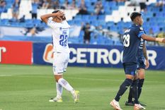Pino se agarra la cabeza. El Tomba se aleja de Libertadores. Foto: Santiago Tagua -MDZ