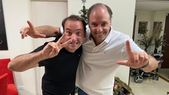 El jefe de Gabinete, Manuel Adorni, junto a su hermano Francisco.