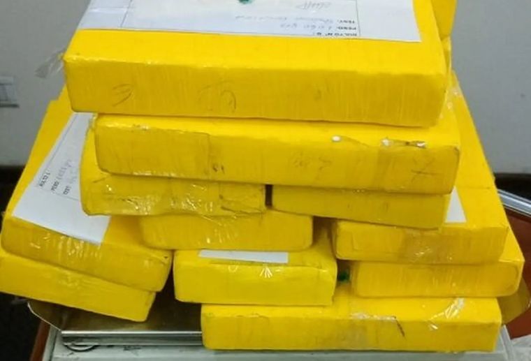 El cargamento de cocaína venía con destino a Mendoza. El cargamento de cocaína venía con destino a Mendoza.