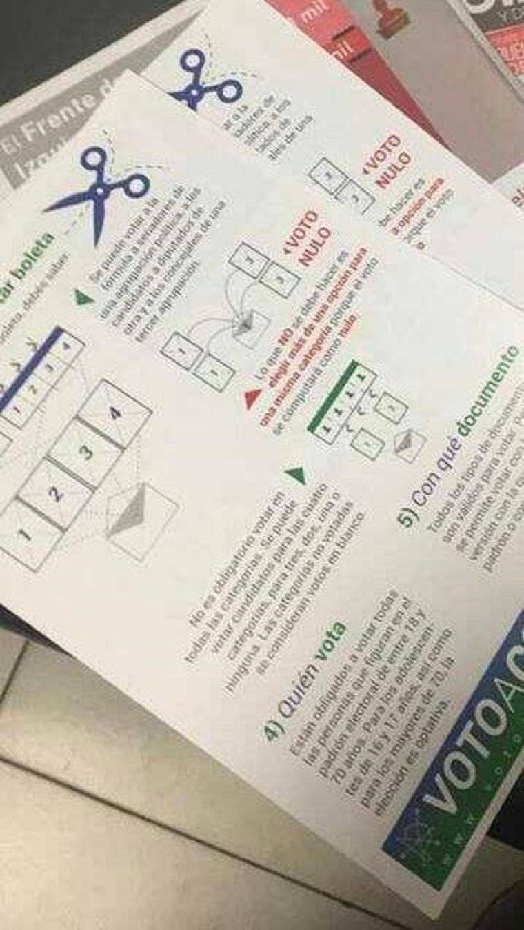 Instructivo dejado en muchas casas explicando cómo cortar la boleta Foto: WhatsApp