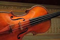Violín de los fabricados por Antonio Stradivari hace mas de tres siglos Foto: Diario Las Américas