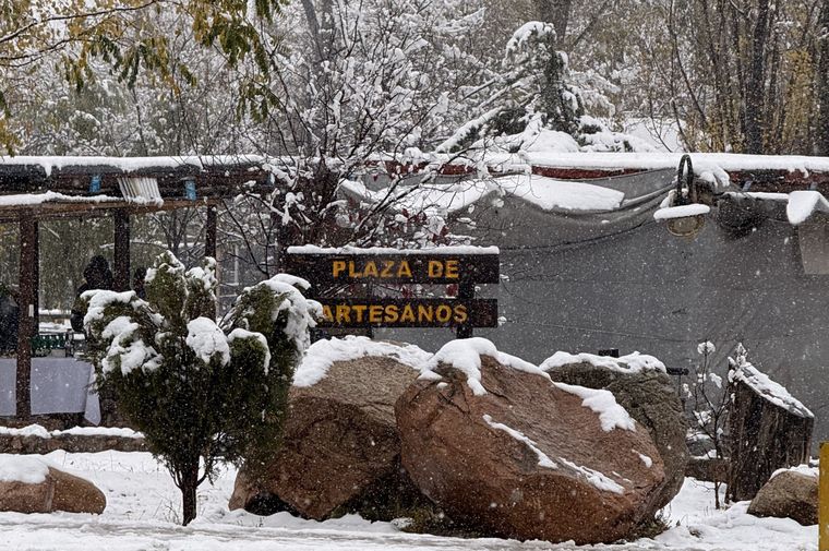 La Plaza de los artesanos se engalanó tras las la intensa nevada. La Plaza de los artesanos se engalanó tras las la intensa nevada.