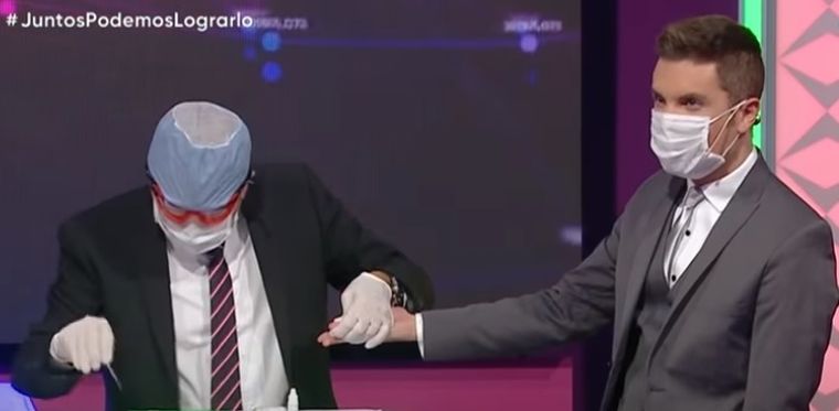 El momento en que del Moro se somete al test de Covid-19 en su programa