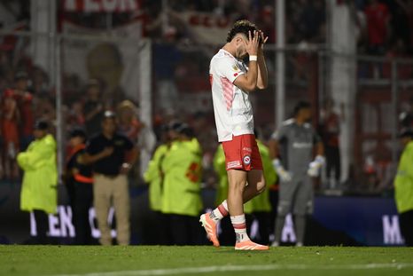 Tomás Molina y una noche de terror en la final de la Copa Argentina: erró dos penales en la definición entre Argentinos e Independiente Rivadavia y sentenció la derrota del Bicho. Tomás Molina y una noche de terror en la final de la Copa Argentina: erró dos penales en la definición entre Argentinos e Independiente Rivadavia y sentenció la derrota del Bicho.