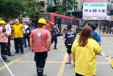 Este viernes se conoció el video que muestran cómo el colectivo continúa su trayecto a gran velocidad luego que descendieran el chofer y los pasajeros por un desperfecto técnico. Foto: X de @leoguevara80