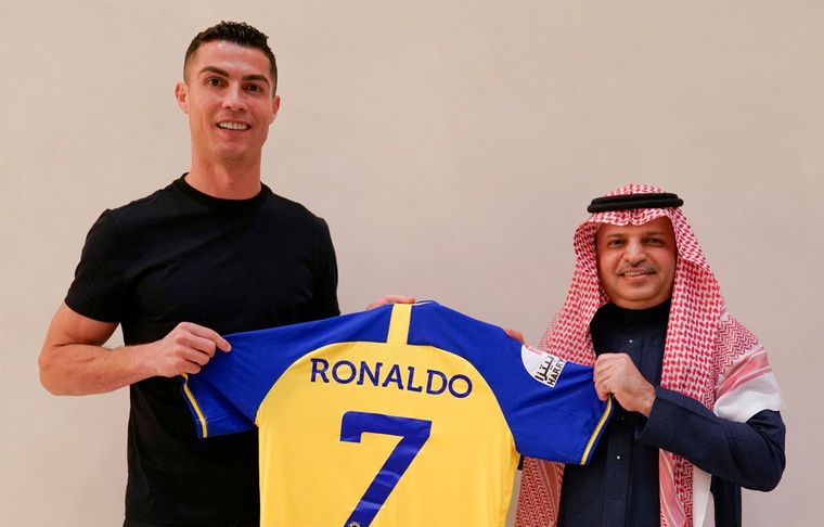 Cristiano Ronaldo firmó por dos años con Al-Nassr y es mentira que tiene una cláusula de salida en junio para irse a préstamo al Newcastle. Foto: Al-Nassr