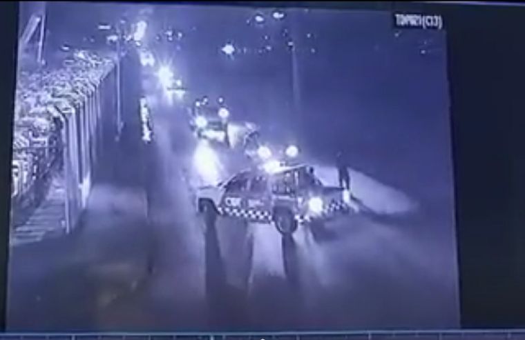 Así fue registrado por las cámaras de seguridad de la zona