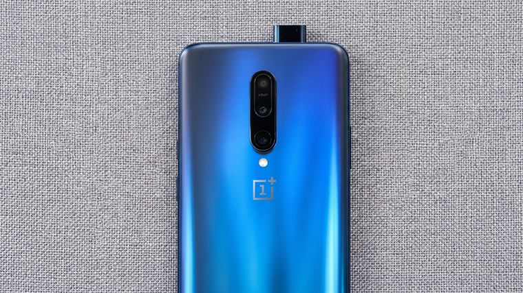 El modelo OnePlus 7 Pro incorporó una cámara retráctil para lograr un frente limpio. El modelo OnePlus 7 Pro incorporó una cámara retráctil para lograr un frente limpio.