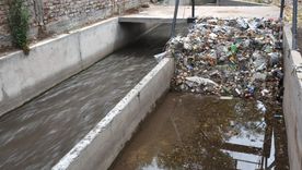 Toneladas de basura de acumulan en los cauces de Mendoza. Toneladas de basura de acumulan en los cauces de Mendoza.