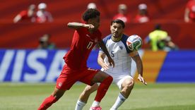 Tajon Buchanan (17), de Canadá, disputa el balón con Sead Kolasinac (5) de Bosnia y Herzegovina. Tajon Buchanan (17), de Canadá, disputa el balón con Sead Kolasinac (5) de Bosnia y Herzegovina.