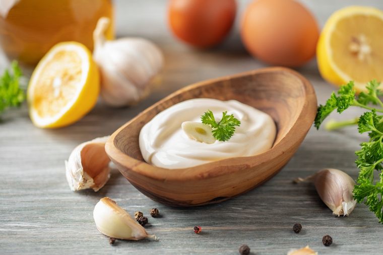 Receta de salsa alioli casera con ajo fresco para potenciar todos tus platos.