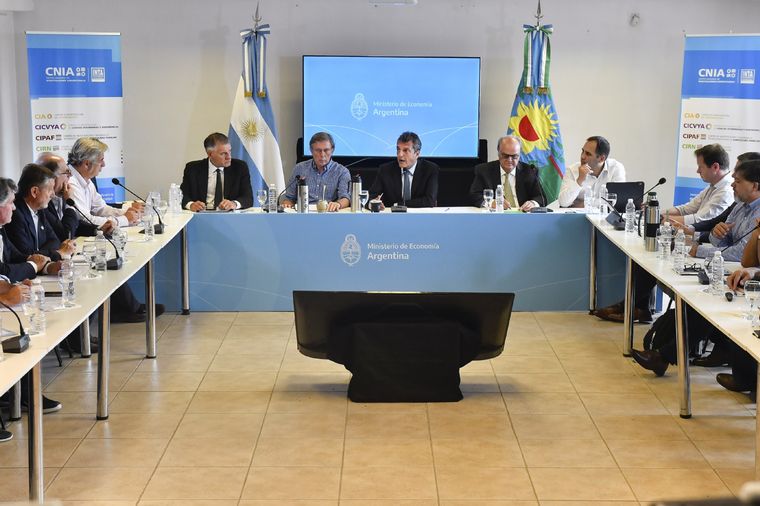 La mesa de enlace rechazó nuevos impuestos creados por comunas de distintas provincias. Foto: Ministerio de Economía