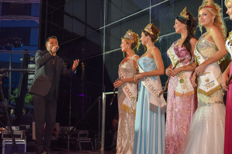 Jorge Rojas ofreció un show en la Noche de las Reinas. Jorge Rojas ofreció un show en la Noche de las Reinas.