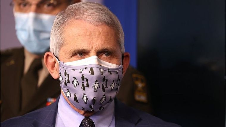 Fauci ha recomendado con anterioridad el uso de dos mascarillas. Foto: GETTY IMAGES