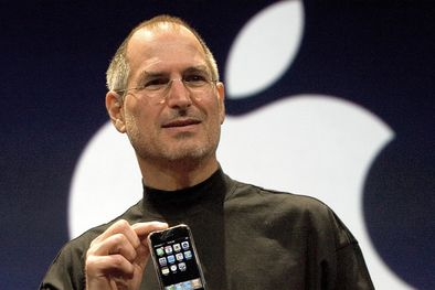 MDZol | Steve Jobs falleció en 2011 y su lugar fue ocupado por Tim Cook. Foto: CNBC - https://image.cnbcfm.com/api/v1/image/104556423-steve-jobs-iphone-10-years.jpg