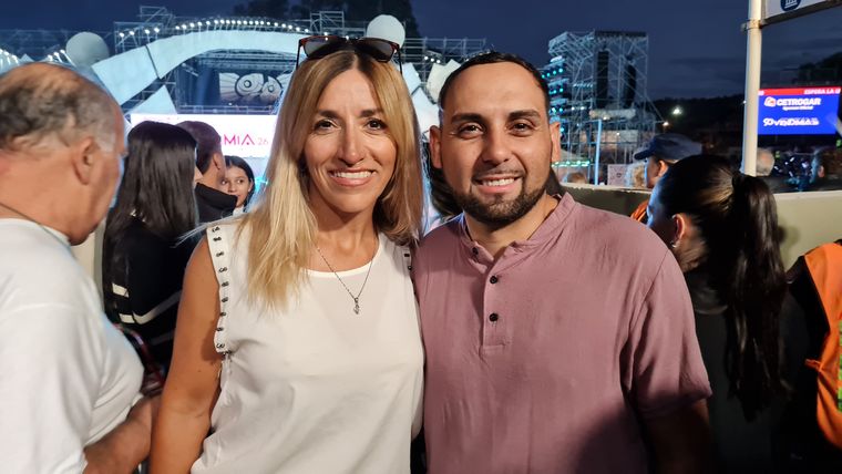 Andrea, virreina de los cerros 2024 y su amigo Joni. Andrea, virreina de los cerros 2024 y su amigo Joni.