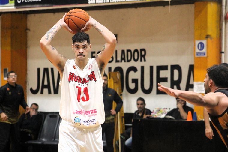 Huracán Las Heras cayó en Tucumán y jugará tercer partido para definir su futuro en Liga Federal. 