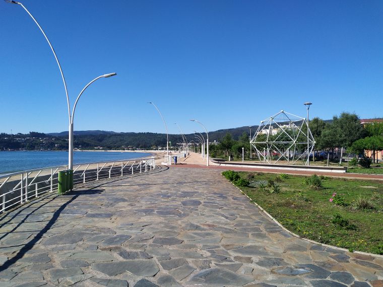 Pueblos costeros de Chile ofrecen mar, tranquilidad y precios accesibles para disfrutar el verano sin gastar de más.