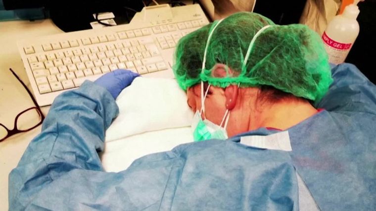 Una médica fue amenazada por personas que ingresaron de manera ilegal al país