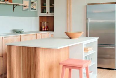 MDZol | El objetivo -tanto en pisos de madera como en otros tipos de pisos- es que los colores de la pintura de la pared y del resto del espacio se complementen el suelo (de madera) de la habitación. Foto: Naked Kitchens
