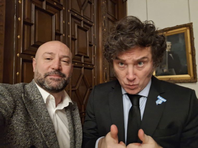 El titular de la Agencia Nacional de Discapacidad, Diego Spagnuolo, abogado personal de Javier Milei, fue removido oficialmente de su cargo. El titular de la Agencia Nacional de Discapacidad, Diego Spagnuolo, abogado personal de Javier Milei, fue removido oficialmente de su cargo.