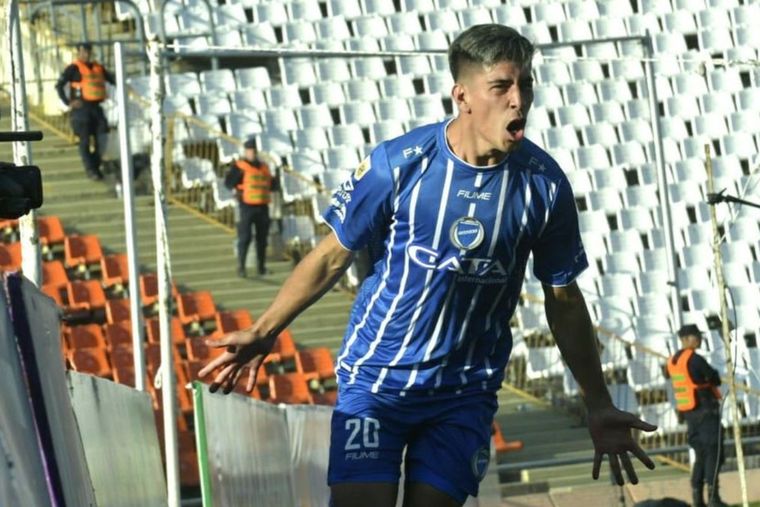 El uruguayo Rodríguez fue la gran figura del triunfo de Godoy Cruz ante Racing.