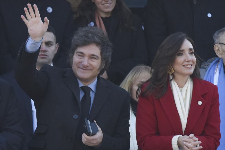 Javier Milei participó del desfile militar en la Avenida del Libertador Foto: EFE