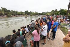 Espectacular show aéreo y acuático en el Parque San Martín Foto: MAXIMILIANO RÍOS / MDZ Espectacular show aéreo y acuático en el Parque San Martín Foto: MAXIMILIANO RÍOS / MDZ