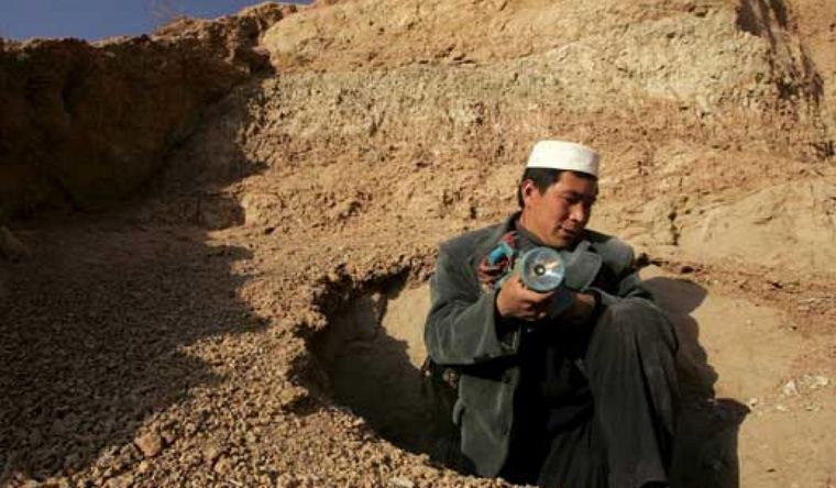 Un arqueólogo chino trabaja en un sitio de su país. Foto: Efe.