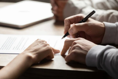 El rol de los escribanos es esencial para garantizar la seguridad jurídica. Foto: Shutterstock El rol de los escribanos es esencial para garantizar la seguridad jurídica. Foto: Shutterstock